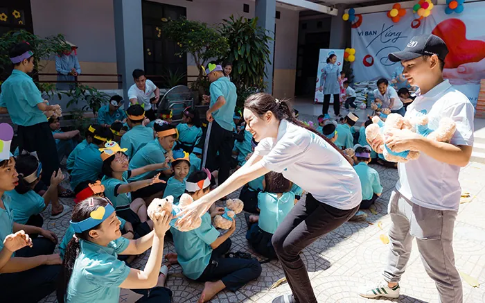 Biểu tượng giải trí không phải thu nhập với mặt cười và dấu tiền gạch chéo